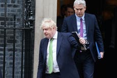 Geen 10 ontken besonderhede van Downing Street flat party is uit Grey verslag geredigeer