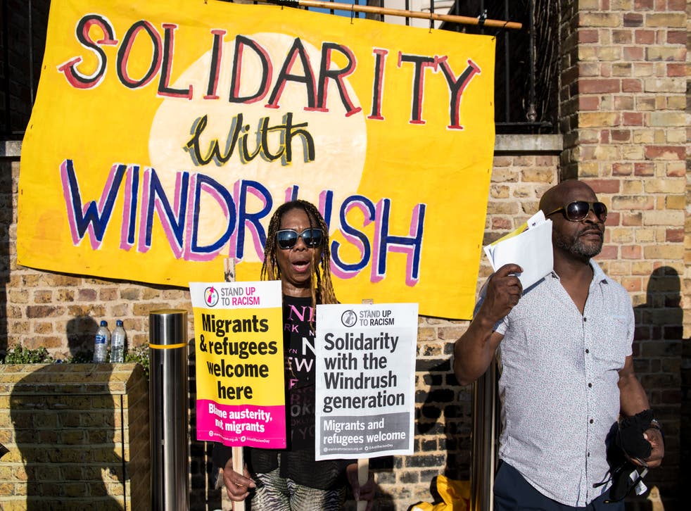 <p>Demonstrators in Windrush Square, Brixton, dans 2018 &ltp/p>