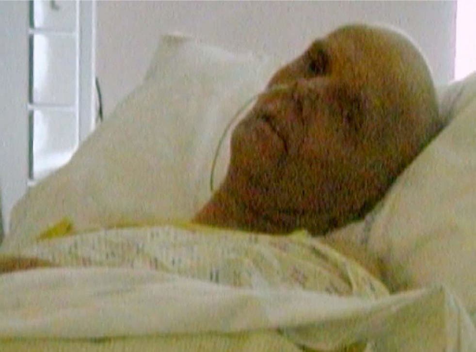 <p>The last photo taken of poisoned spy Alexander Litvinenko as he lay in hospital</磷>