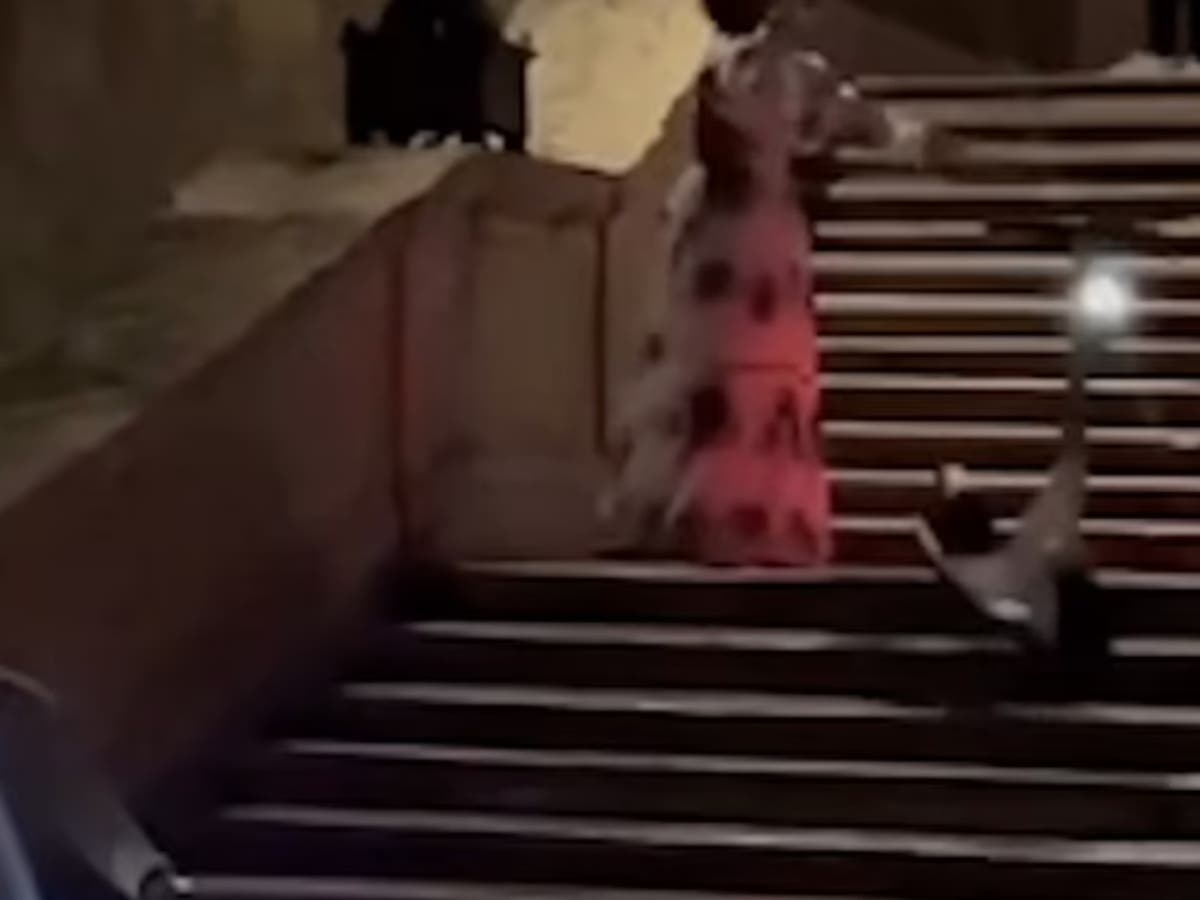 American tourist banned from Spanish Steps after causing $26,000 損害賠償