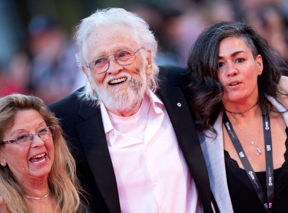 <p>Hawkins with his wife Wanda (venstre) and a guest at the 2019 Toronto International Film Festival&ls;/p>