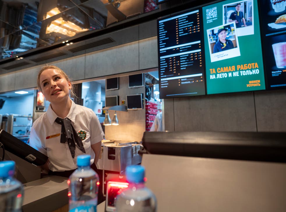 <p>A cashier serves customers at one of the new fast-food restaurants on Bolshaya Bronnaya Street in Moscow</bl>