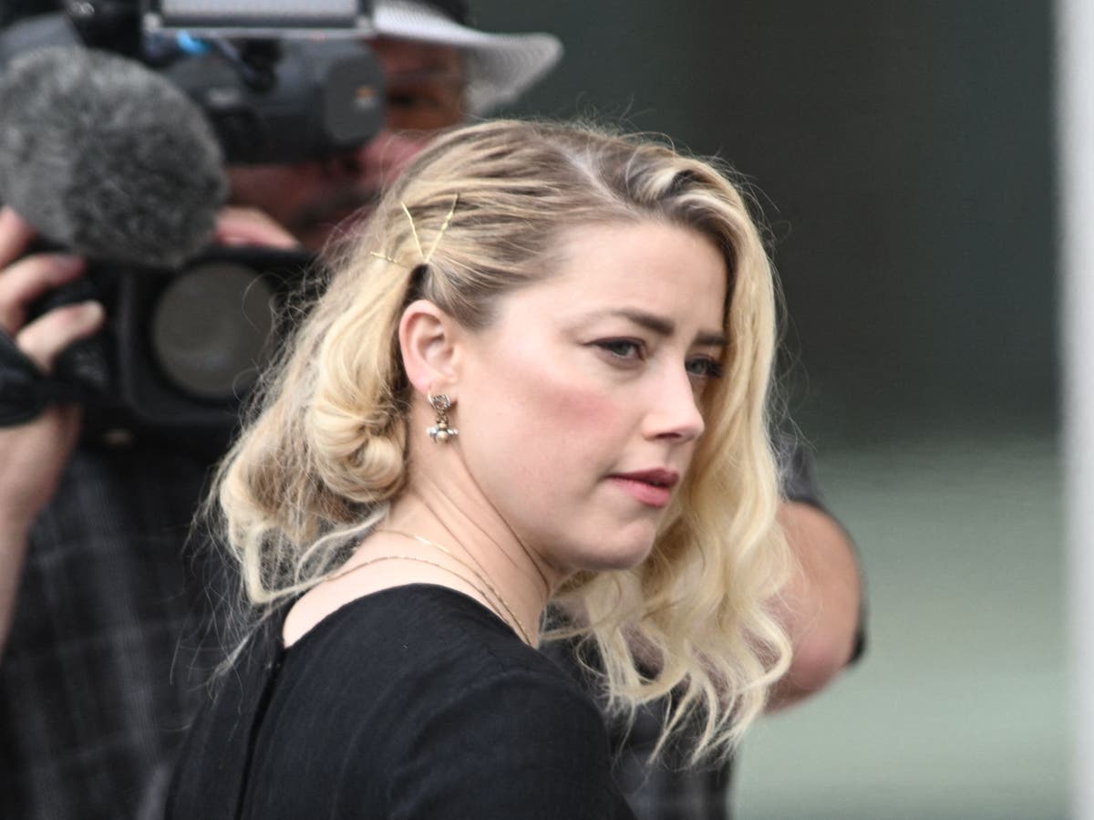 Amber Heard beweer Depp-verhoorbeoordelaar se ouderdom was verkeerd in hofrekords