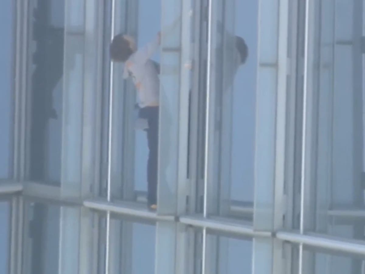 ‘Spiderman’ arrested after climbing Oklahoma City tower in anti-abortion stunt