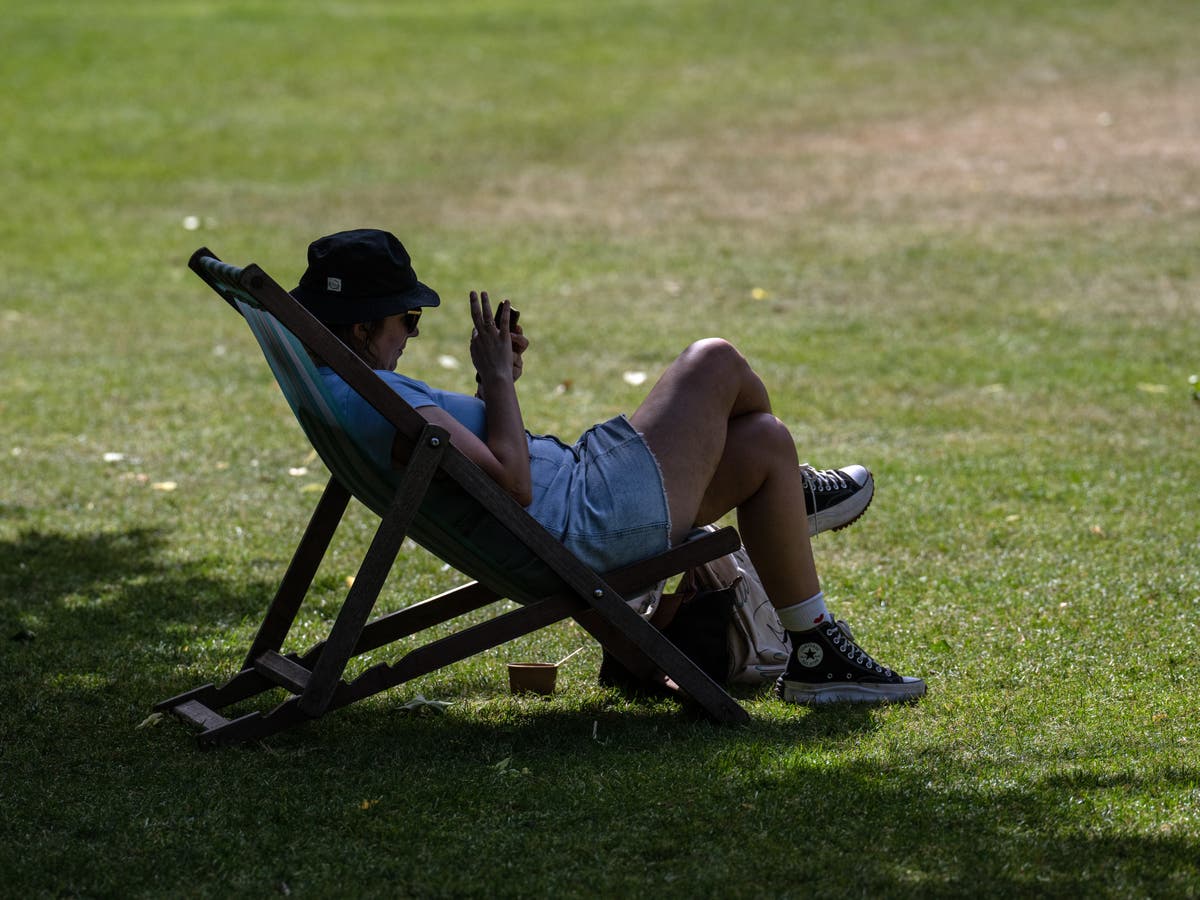 Temperatures drop by 15C in parts after heatwave with rain on the way