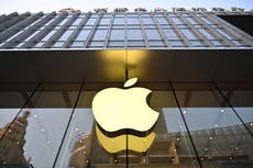 Apple workers vote to unionise at Maryland store in first for US