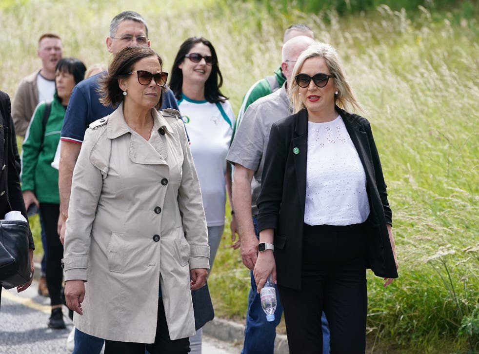 Sinn Fein president Mary Lou McDonald, 左, and Michelle O’Neill walk towards Bodenstown cemetery, Co. Kildare (Brian Lawless/PA)