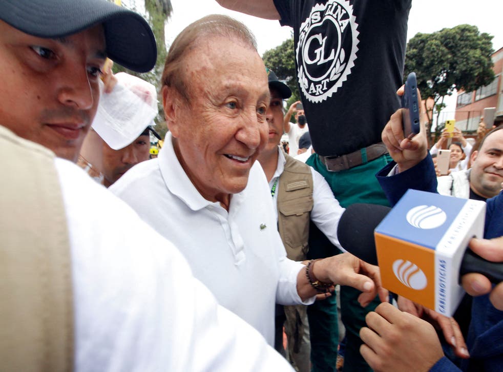 <p>Rodolfo Hernandez arrives at a polling station to cast his vote during the presidential runoff election in Bucaramanga</p>