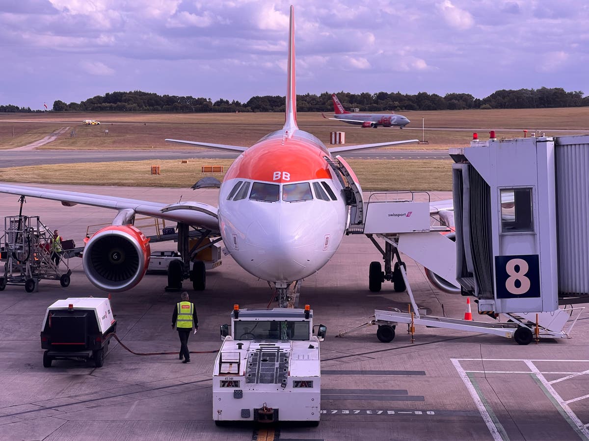 EasyJet confirms hundreds more flight cancellations this summer