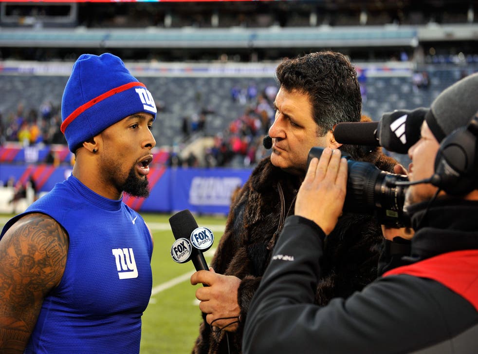 <p>Tony Siragusa (c) talks to Odell Beckham Jr (l) of the New York Giants in 2014</s>