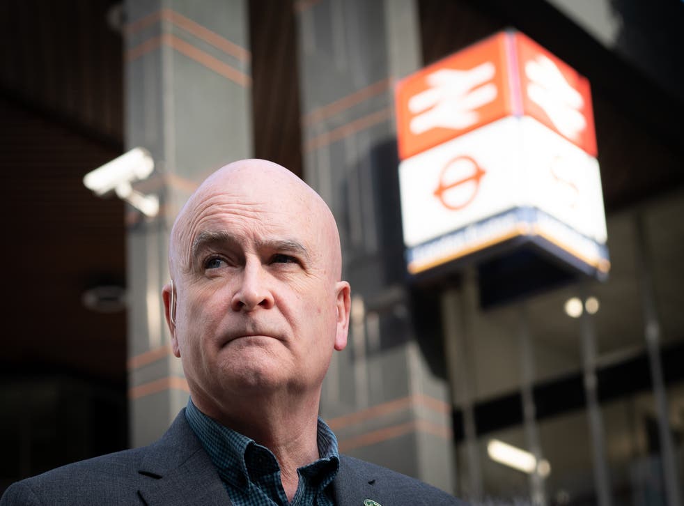 RMT general secretary Mick Lynch on a picket line during strike action earlier this week (ステファン・ルソー/ PA)