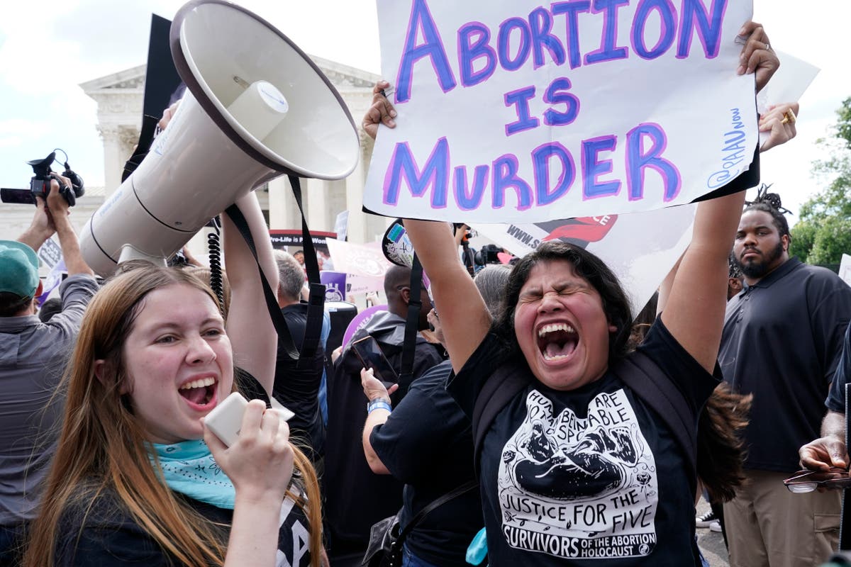Photos de l'AP: NOUS. Supreme Court overturns abortion protection