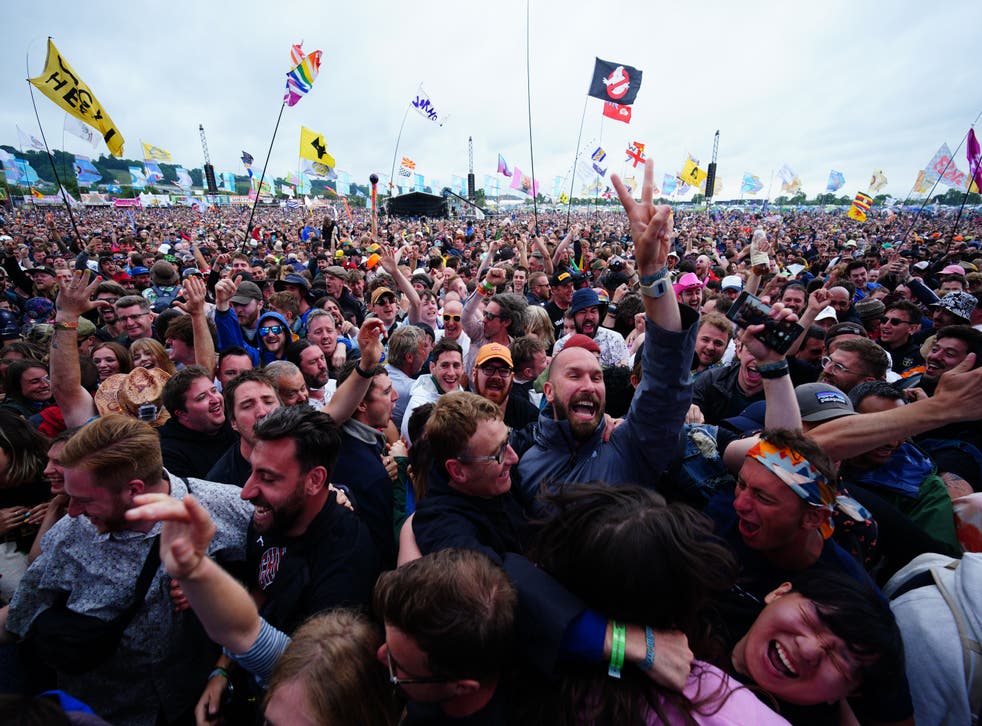 Glastonbury expert Pat Rogers recommends people come well-prepared (公共广播)