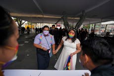 Mass same-sex wedding in Mexico challenges discrimination