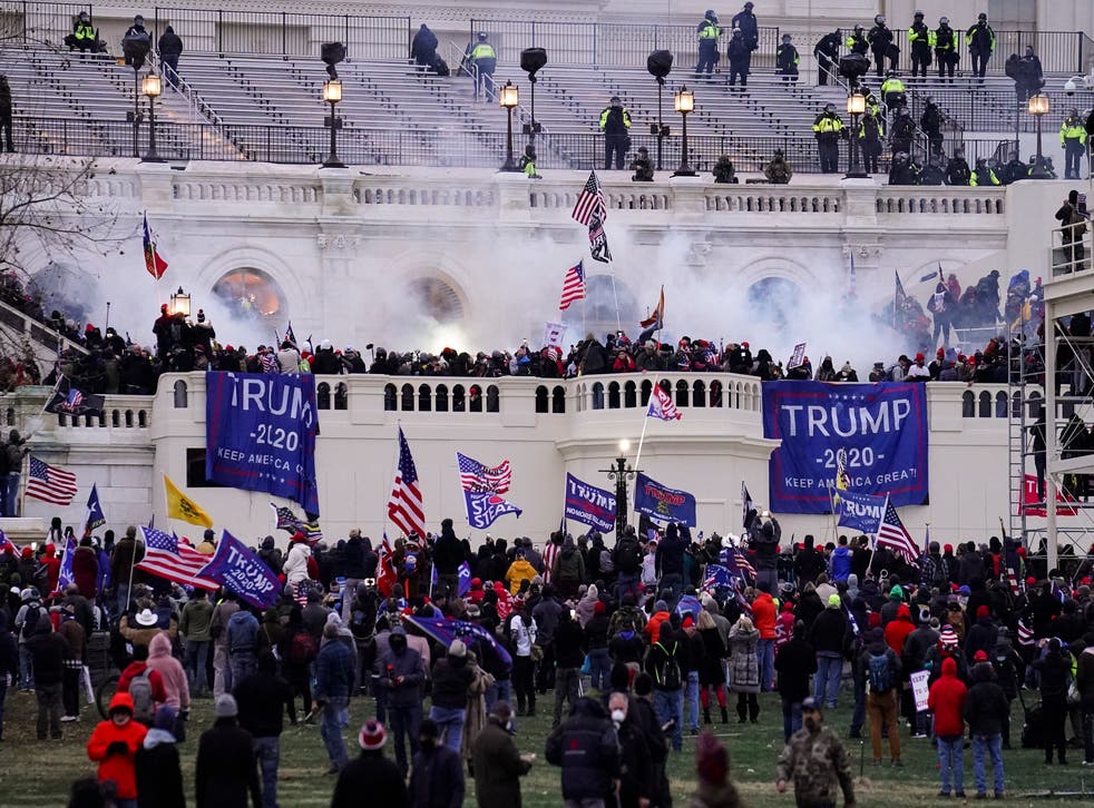 <p>Violent insurrectionists loyal to president Trump stormed the Capitol soon after </磷>