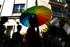 Arrests in Istanbul as LGBTQ marchers try to defy Pride ban
