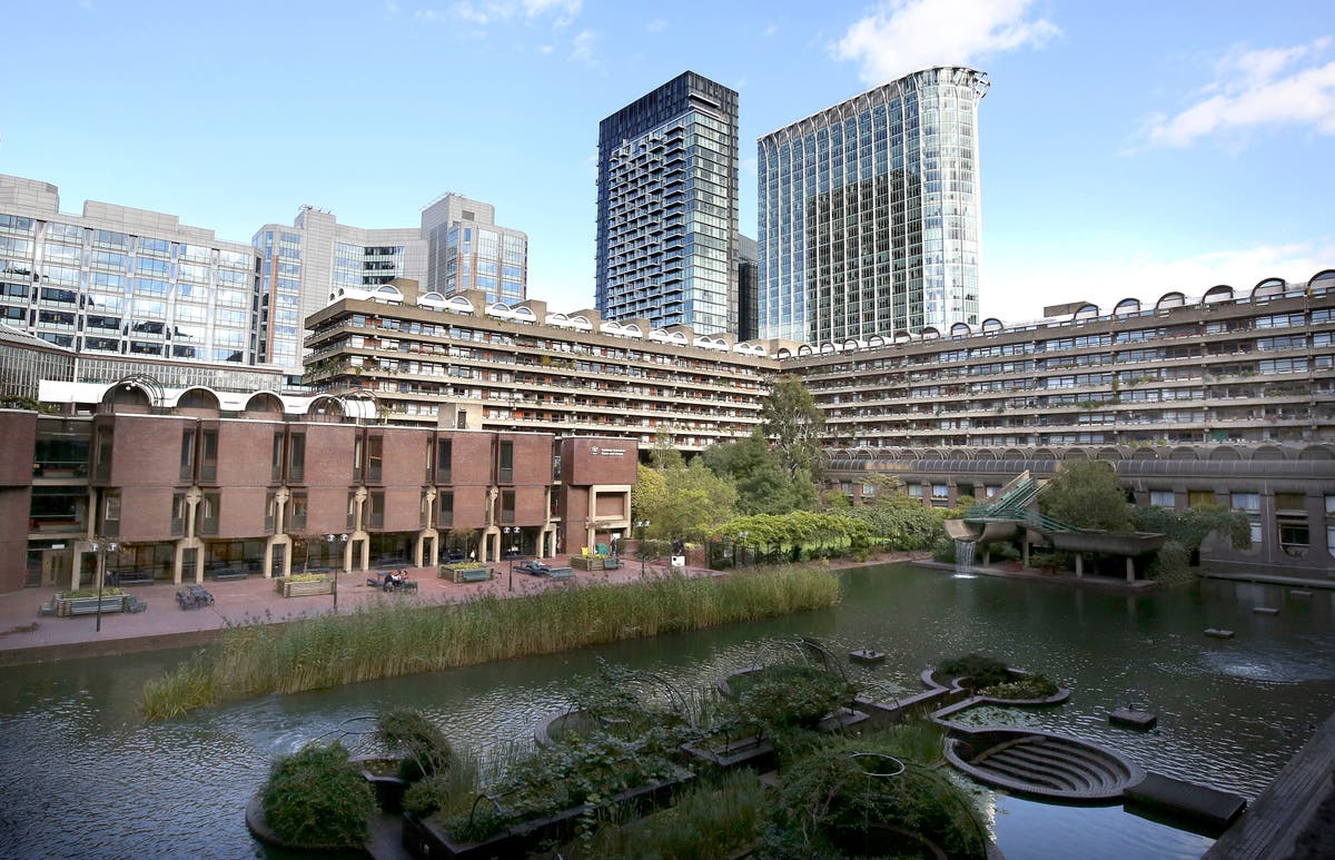 City of London urged to reconsider plans to demolish historic Barbican buildings