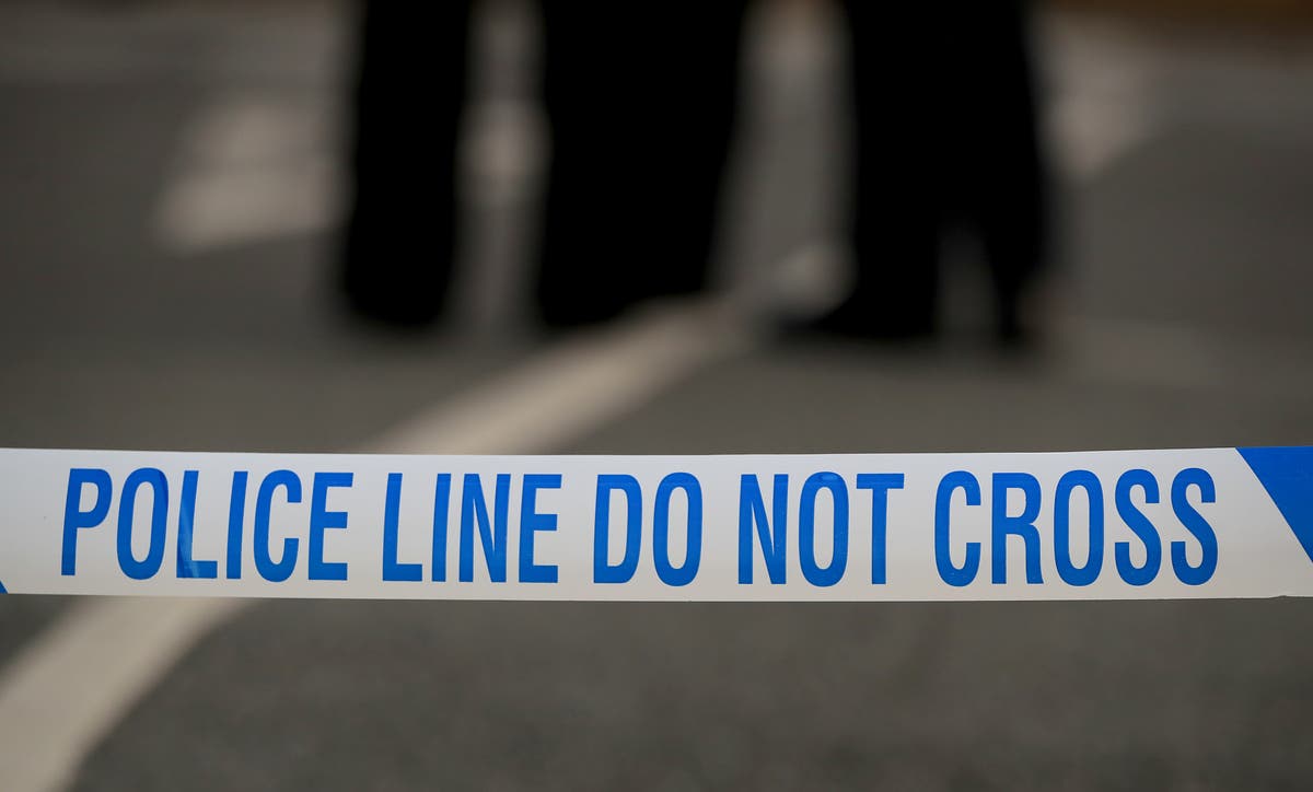 ロンドン西部で警察の名前の男が刺殺された