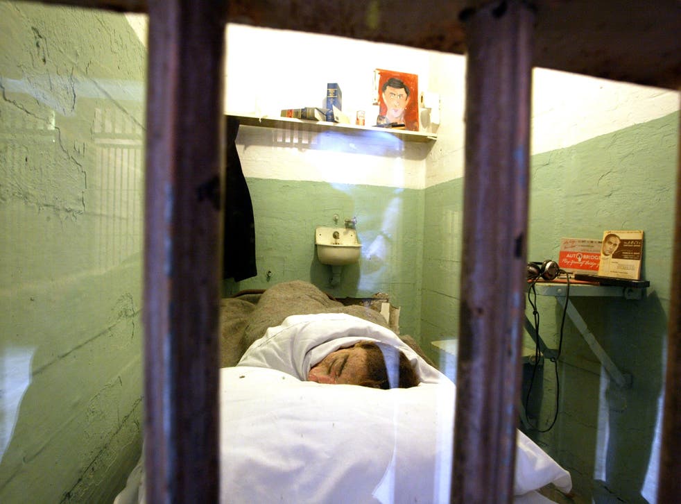 <p>A re-creation of the cell once occupied by Alcatraz escapee Frank Morris is seen in the Alcatraz Federal Penitentiary on 2 七月 2003 in the San Francisco Bay, 加利福尼�磷�州</p>
