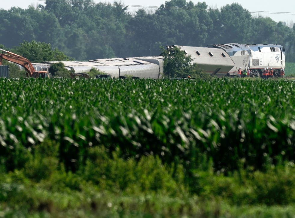 <p>Federal investigators arrived at the scene of the Amtrak derailment in Missouri on Tuesday </bl>