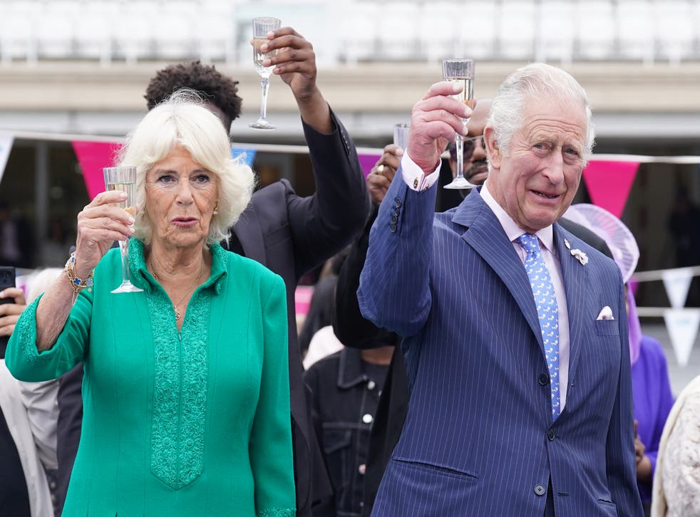 The Prince of Wales and the Duchess of Cornwall (斯蒂芬·卢梭/PA)