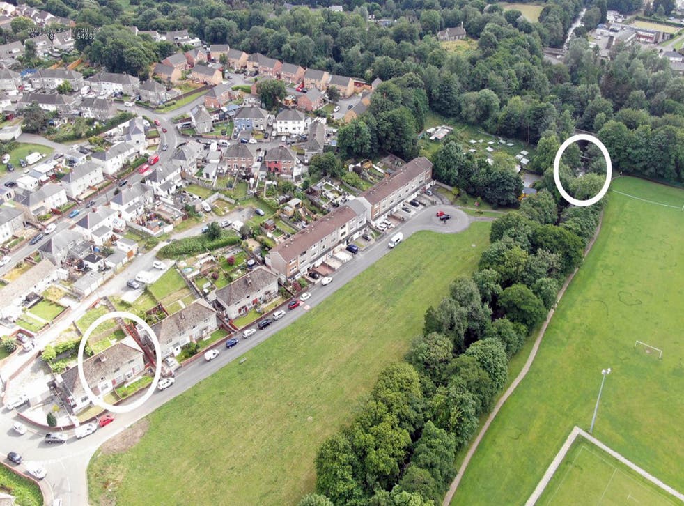 BEST QUALITY AVAILABLE Undated handout photo issued by South Wales Police of, 5 Lower Llansantffraid, in Sarn, ブリジェンド (circled left) and the area where his body was discovered (circle right) (South Wales Police/PA)