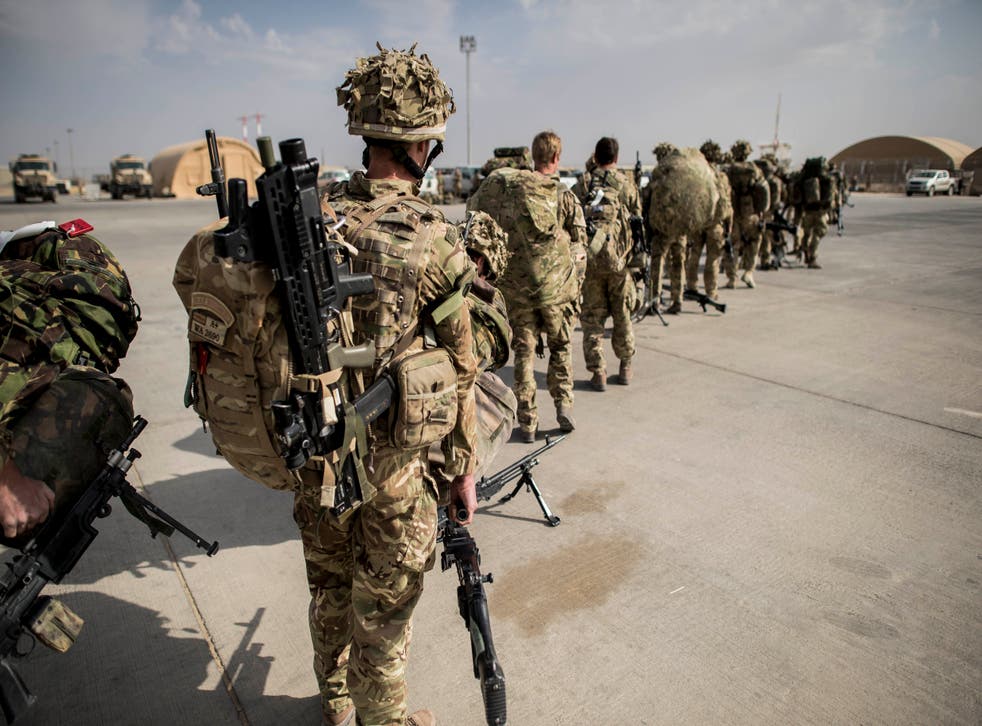 <p>British Army troops left Afghanistan last year, but left behind many of their Afghan colleagues </磷>