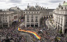 在图片中: Pride parade returns to streets of London