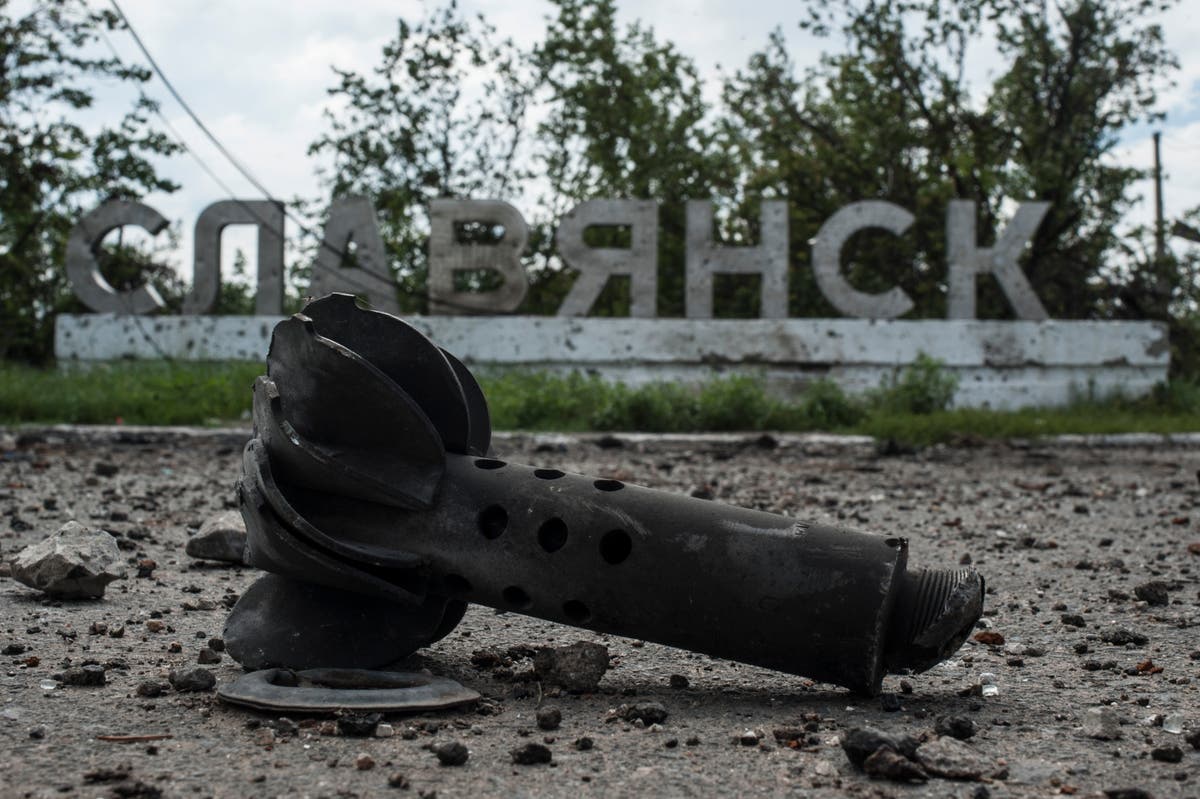 ロシアとの新たな戦いのための分裂したウクライナの都市ブレース