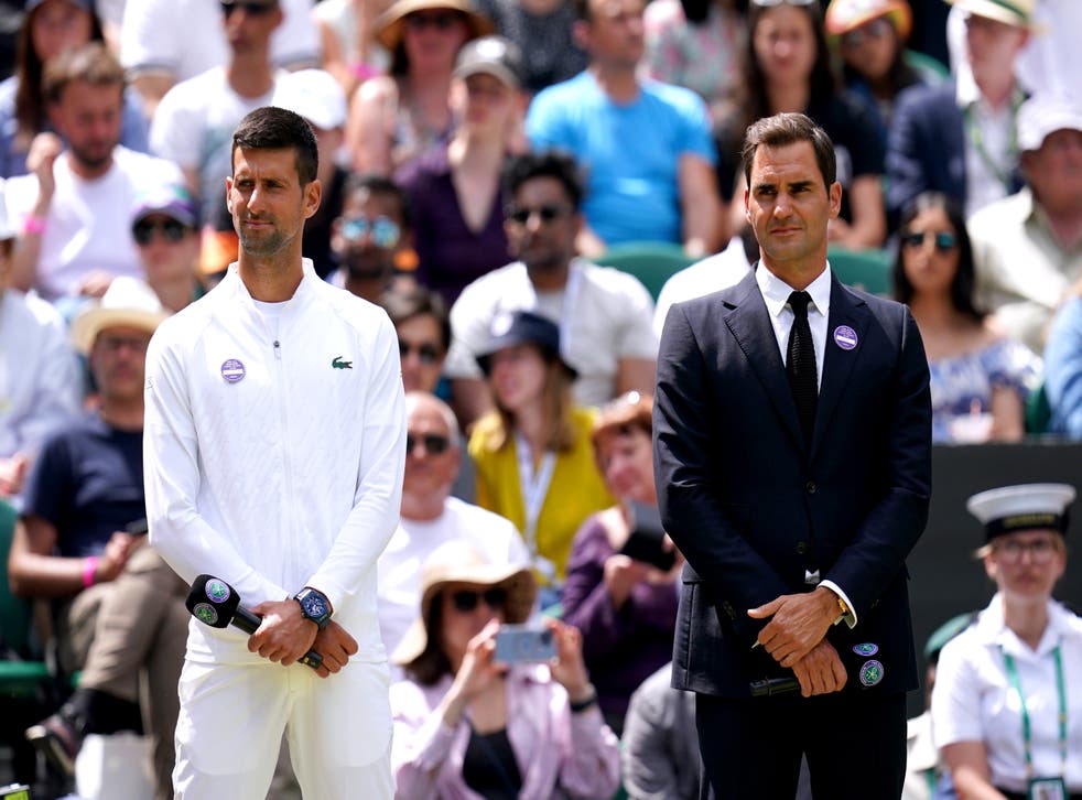 Former Wimbledon champions Novak Djokovic (左) and Roger Federer (ジョンウォルトン/ PA)