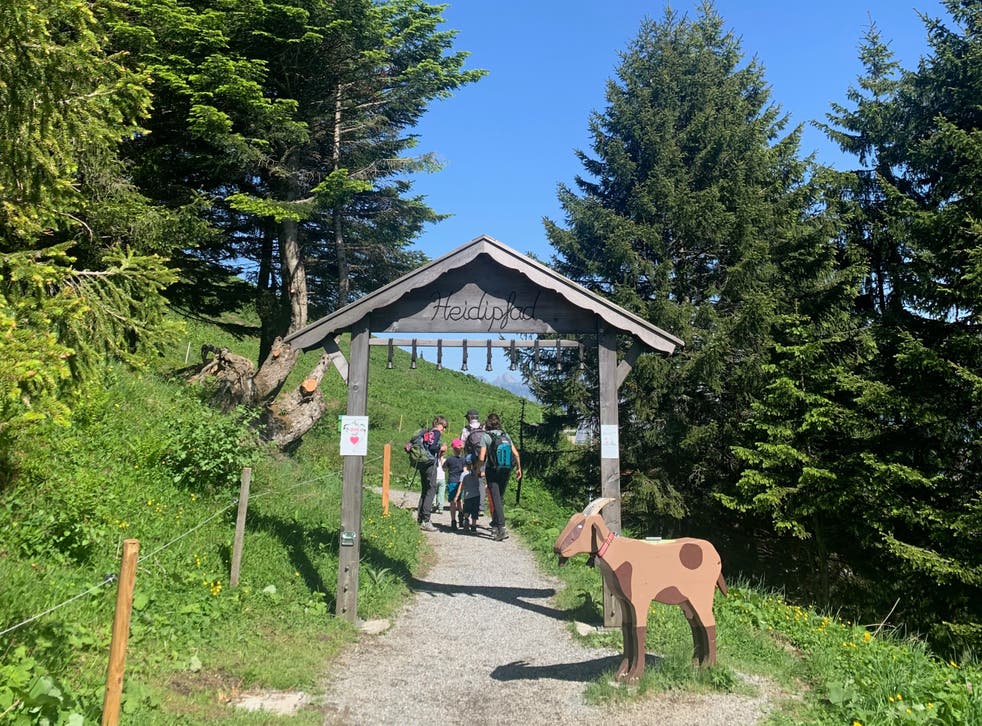 <p>Hiking the Heidi trail</磷>