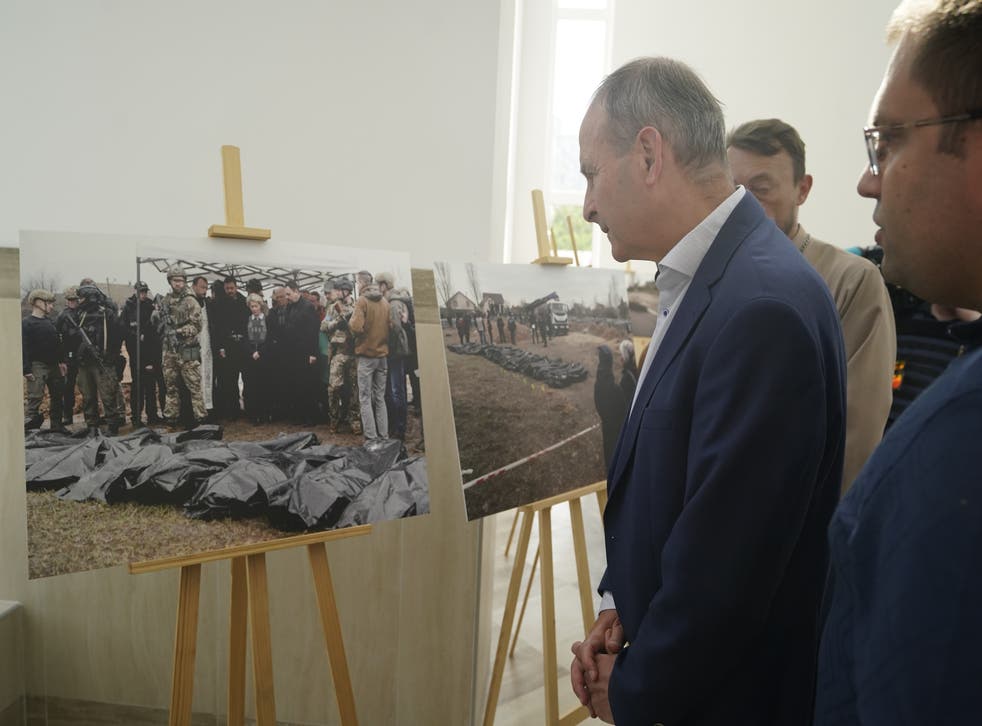 The Taoiseach views an exhibition of photographs depicting the mass grave in Bucha (Niall Carson/PA)