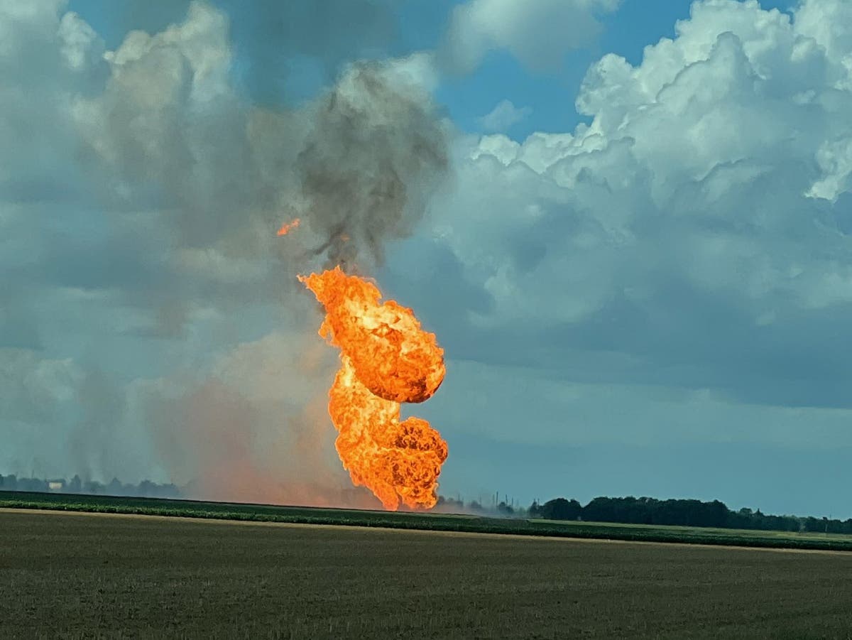 Gas pipeline explodes outside Houston