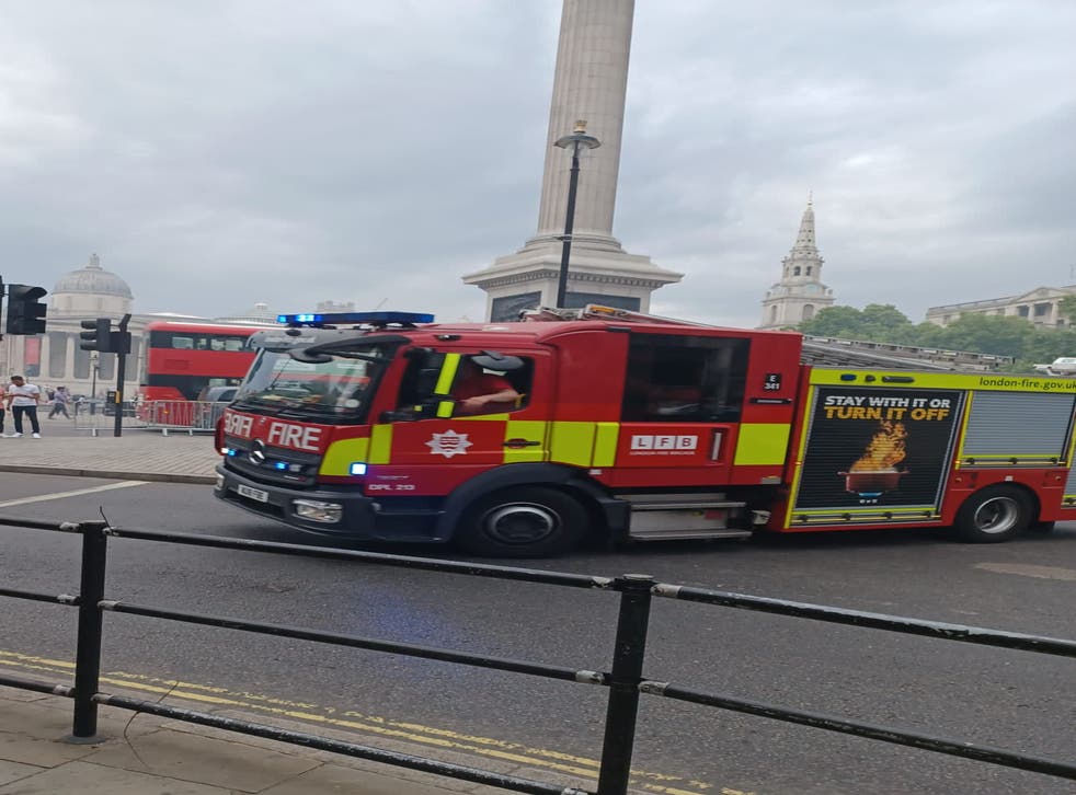 <p>Fire engine passes Nelson’s Column in Trafalgar Square</bl>