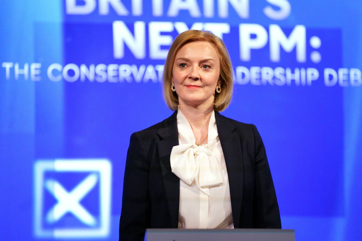 Twitter spots Liz Truss recreating Thatcher outfit at Tory leadership debate