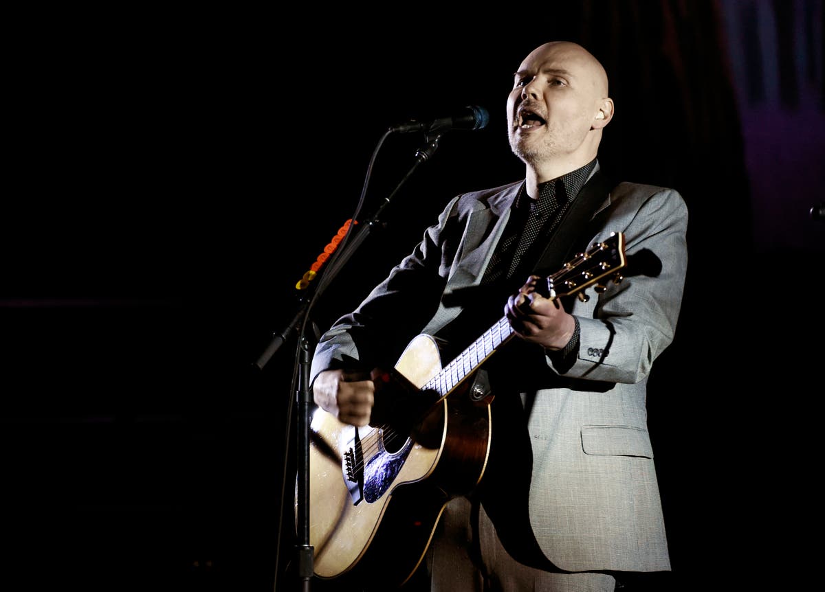 Billy Corgan to play charity show for July 4 parade victims