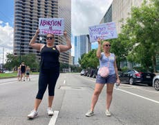 Louisiana-kvinne tvunget til å bære et ikke-levedyktig foster til termin eller ta abort ut av staten