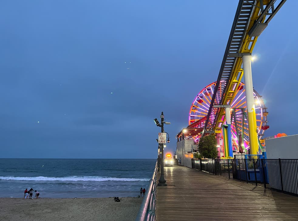 <p>Santa Monica Pier and its amusements</bl>