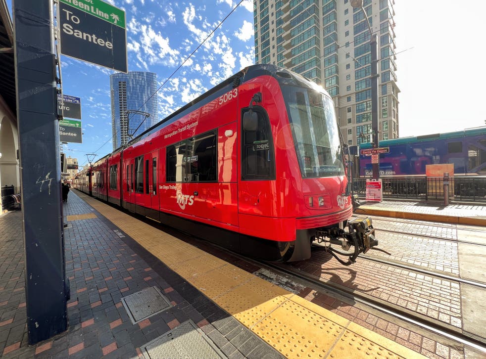<p>San Diego's trolley system makes getting around simple</磷>