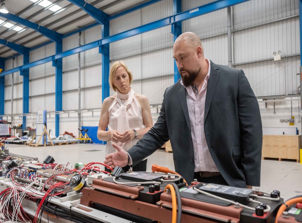 Katy Heidenreich, of OEUK, with Verlume’s Operations Director Jonny Moroney, at Verlume Aberdeen (OEUK)OEUK visit to VerlumePicture by MICHAL WACHUCIK / ABERMEDIA