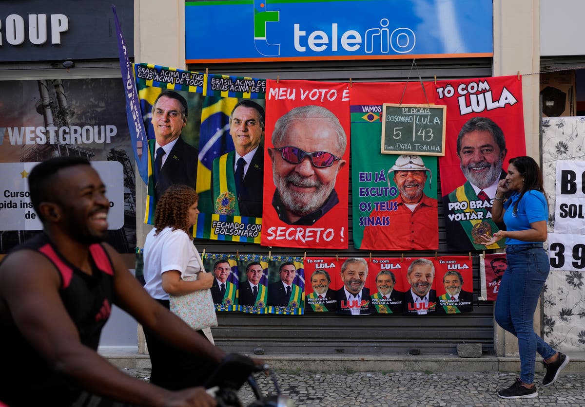 Brazil towel sales emerge to mock mistrust of polls
