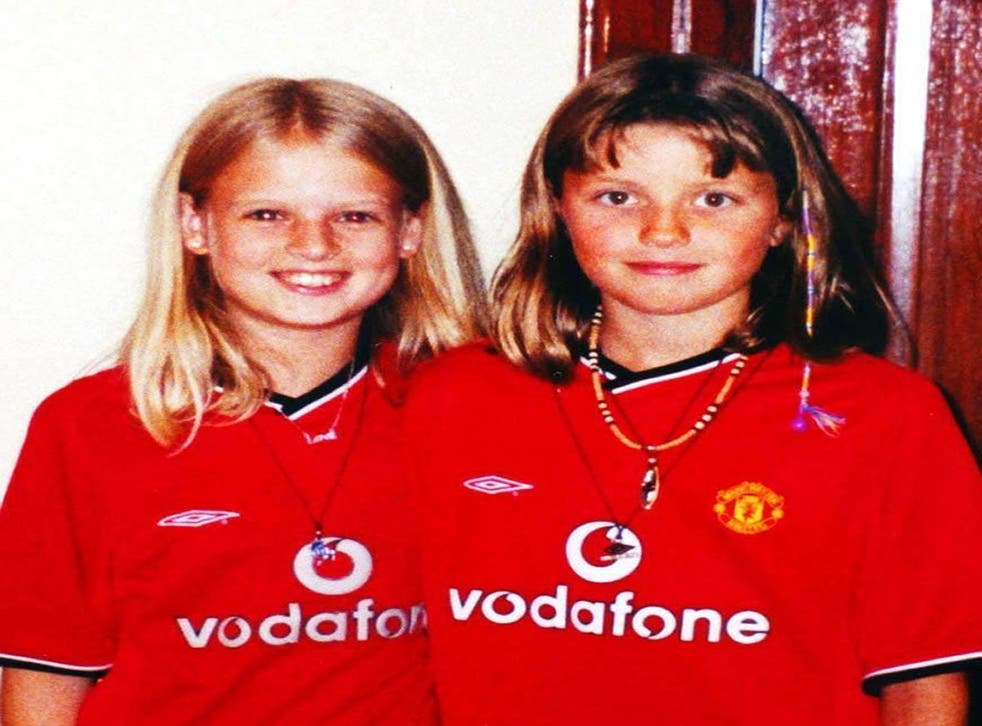 The photo of Holly Wells (剩下) and her best friend, Jessica Chapman, which was taken on the day they were last seen alive and used on the poster appealing for information (公共广播)