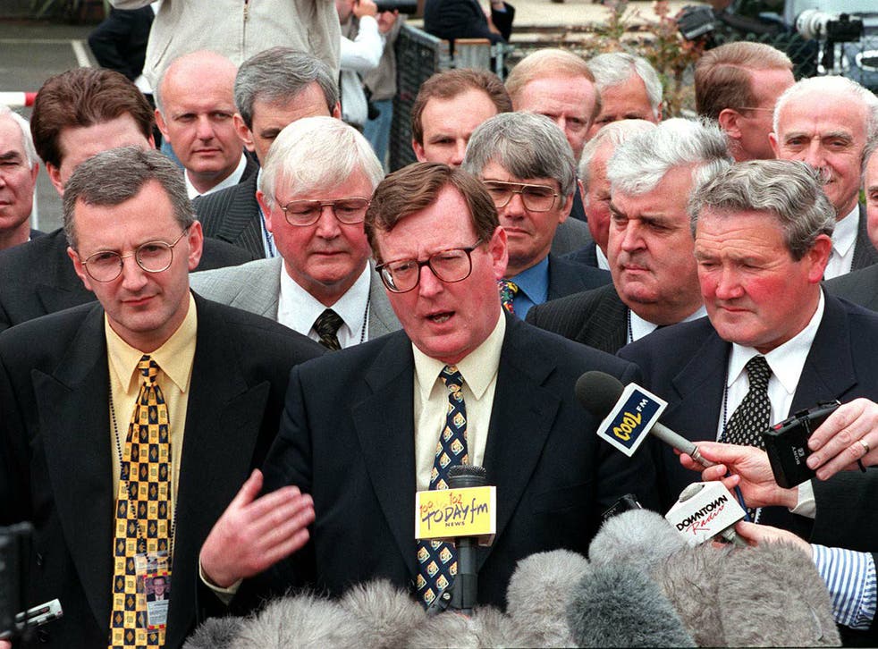 <p>Trimble (centre) and UUP party members arrive at the historic first session of the newly elected Northern Ireland Assembly at Stormont Castle</p>