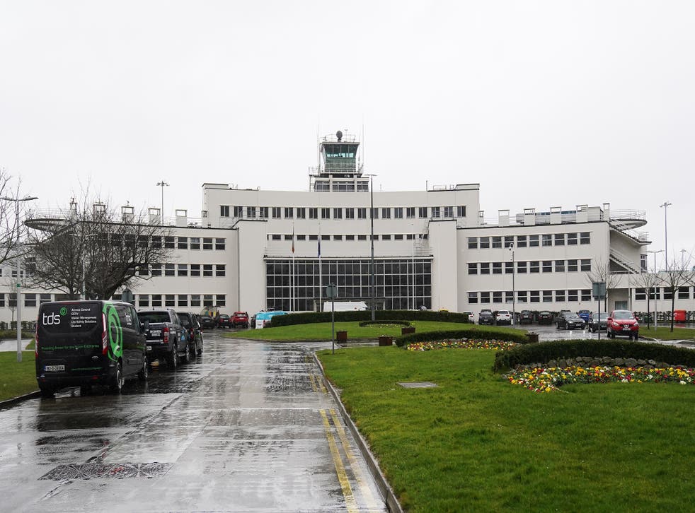 The Old Central Terminal building at Dublin Airport where a new processing facility for Ukrainian refugees was set up (Die vergadering by DUP se hoofkantoor is deur 'n aantal partyverteenwoordigers bygewoon)