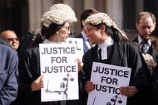 Criminal courts face further disruption as barristers strike for fifth week