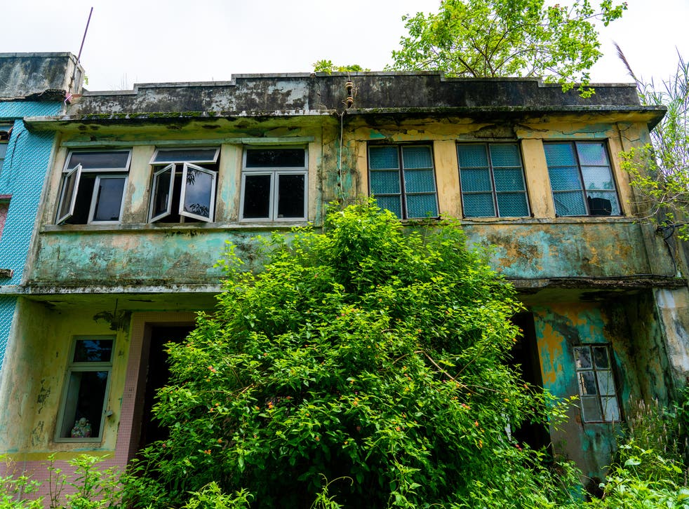 <p>Abandoned houses in Hong Kong. Scientists say we need to examine the bad-to-worst-case climate scenarios more closely</磷>