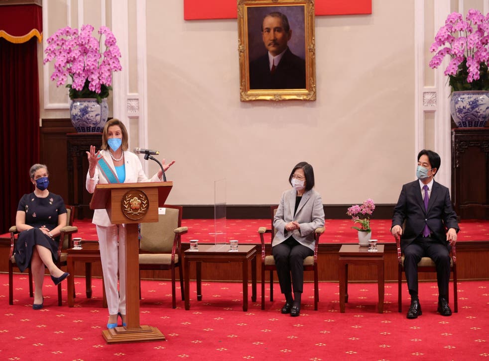 <p>US House of representatives Speaker Nancy Pelosi speaks next to Taiwan President Tsai Ing-wen</bl>