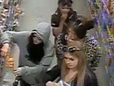 Police hunt gang of female croissant thieves