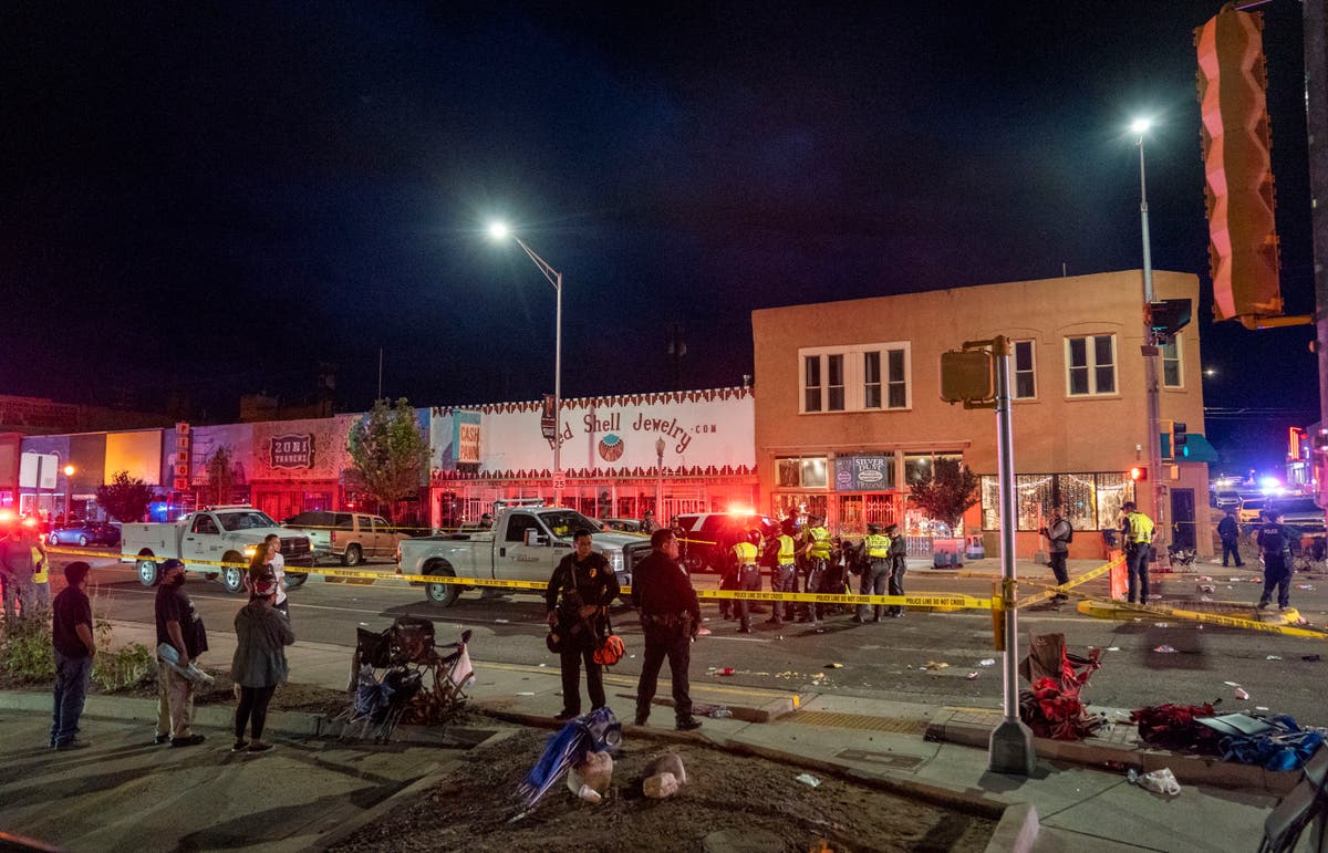 Fifteen people injured after car ploughs through crowd at New Mexico parade