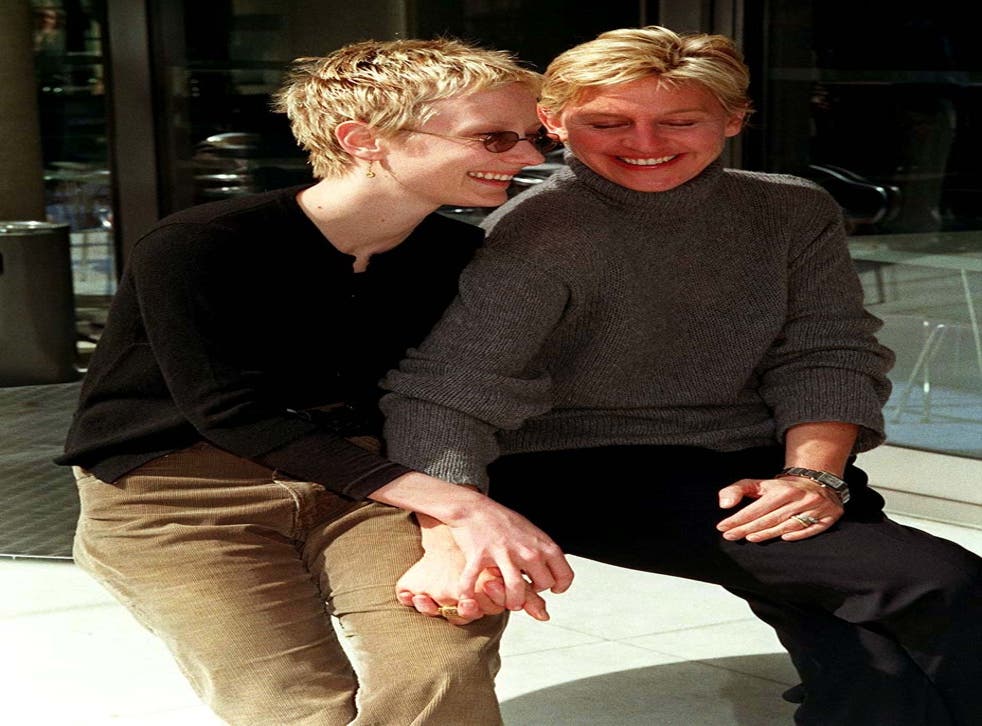 Skuespillerinnen, 53, (venstre) is the former partner of US talk show host Ellen DeGeneres, and is known for films including Donnie Brasco, Cedar Rapids, and Psycho (Peter Jordan/PA)
